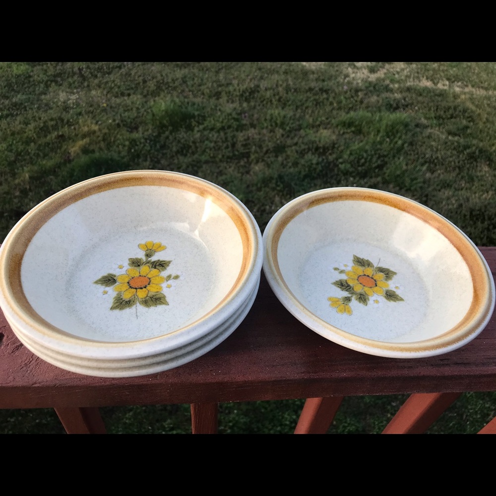 Vintage Miksa Stone Manor Melissa bowls 7”.